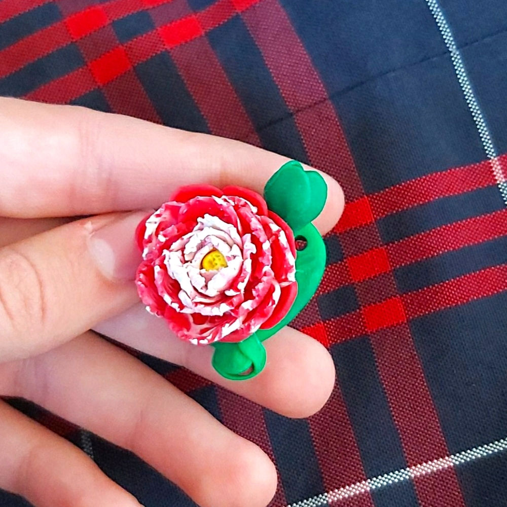 Beautiful flower necklace charm.